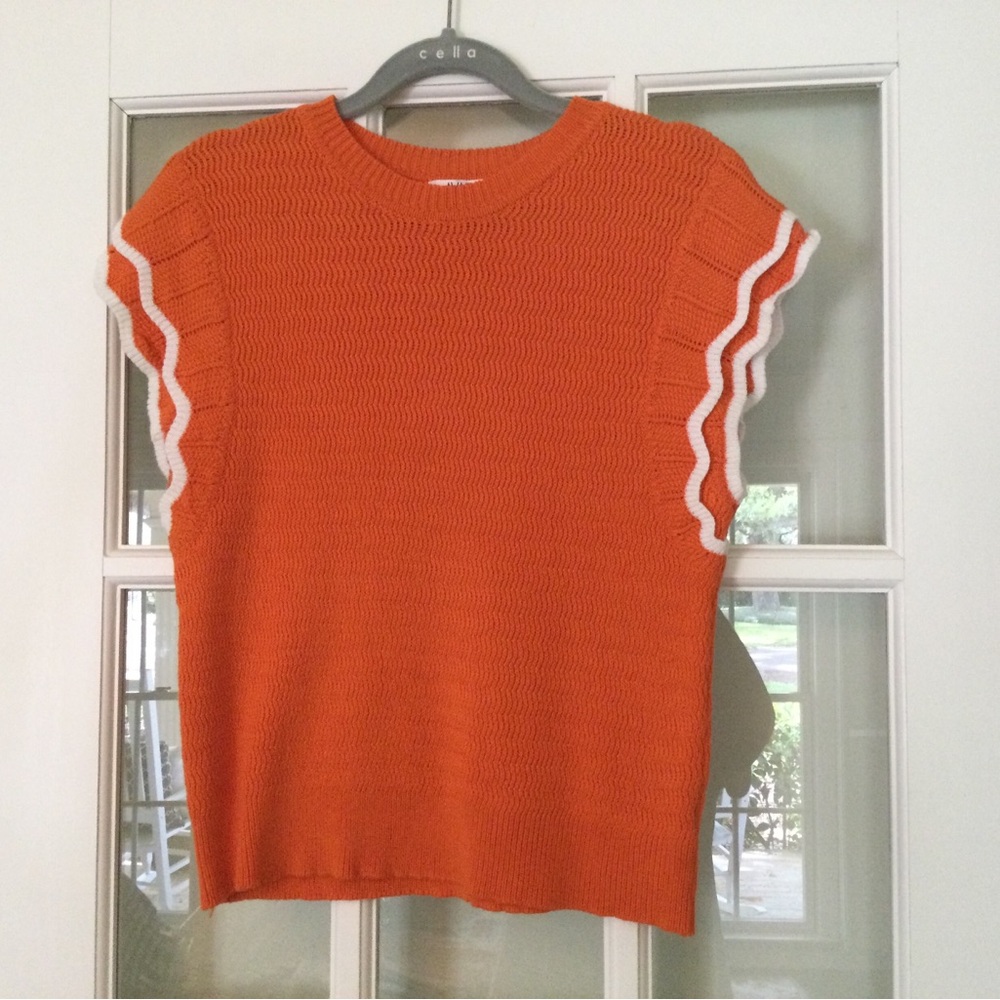 AVARA sweater top NWOT